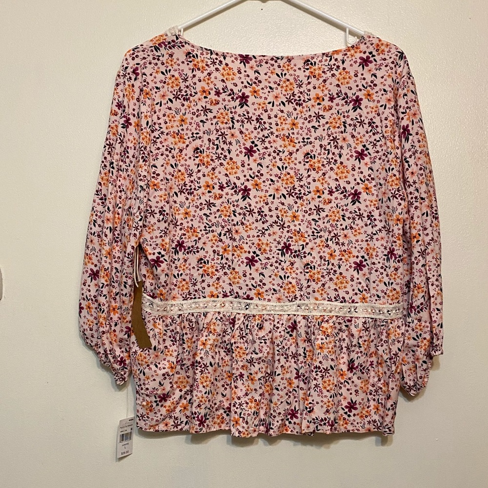 NWT Vanilla Star pink floral vneck high low blouse - Picture 2 of 7